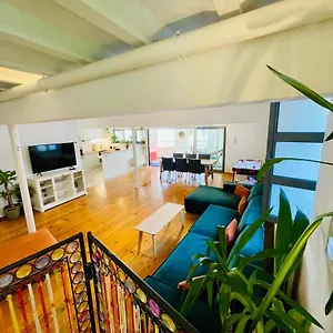 https://down-town-oasis-spacious-loft-with-private-parking.brusselshotelsbook.com